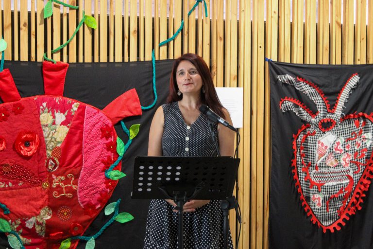 UDLA inaugura exposición “Memorarte, colectivo de arpilleras urbanas” en Campus Providencia