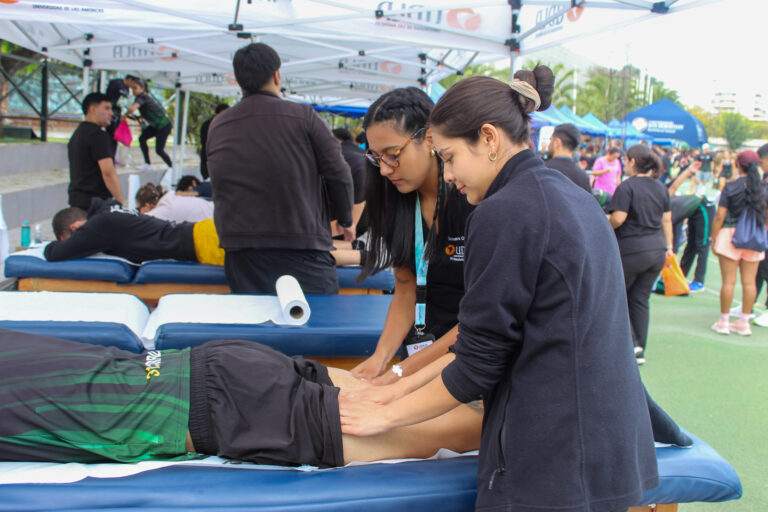 Estudiantes de Kinesiología de UDLA participan en corrida por el 99° aniversario de Carabineros de Chile