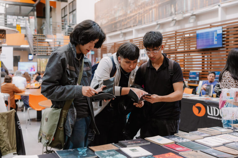Sede Concepción celebra el Día del Libro con Café Literario en Campus Chacabuco