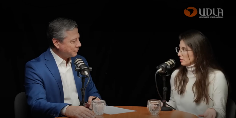 Podcast Diálogos Ciudadanos busca la bidireccionalidad incorporando a estudiantes de UDLA en la realización de sus capítulos