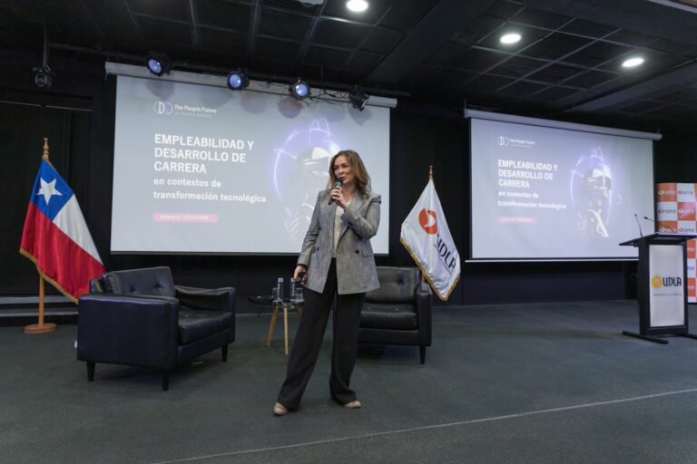 Sede Viña del Mar de UDLA inicia actividades académicas 2026 con charla sobre empleabilidad, marca personal y transformación tecnológica