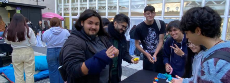 Campus Los Castaños de UDLA promueve la inclusión a través de feria de concientización sobre el autismo