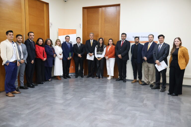 UDLA refuerza su compromiso con la sostenibilidad mediante convenio con la Agencia de Sostenibilidad Energética