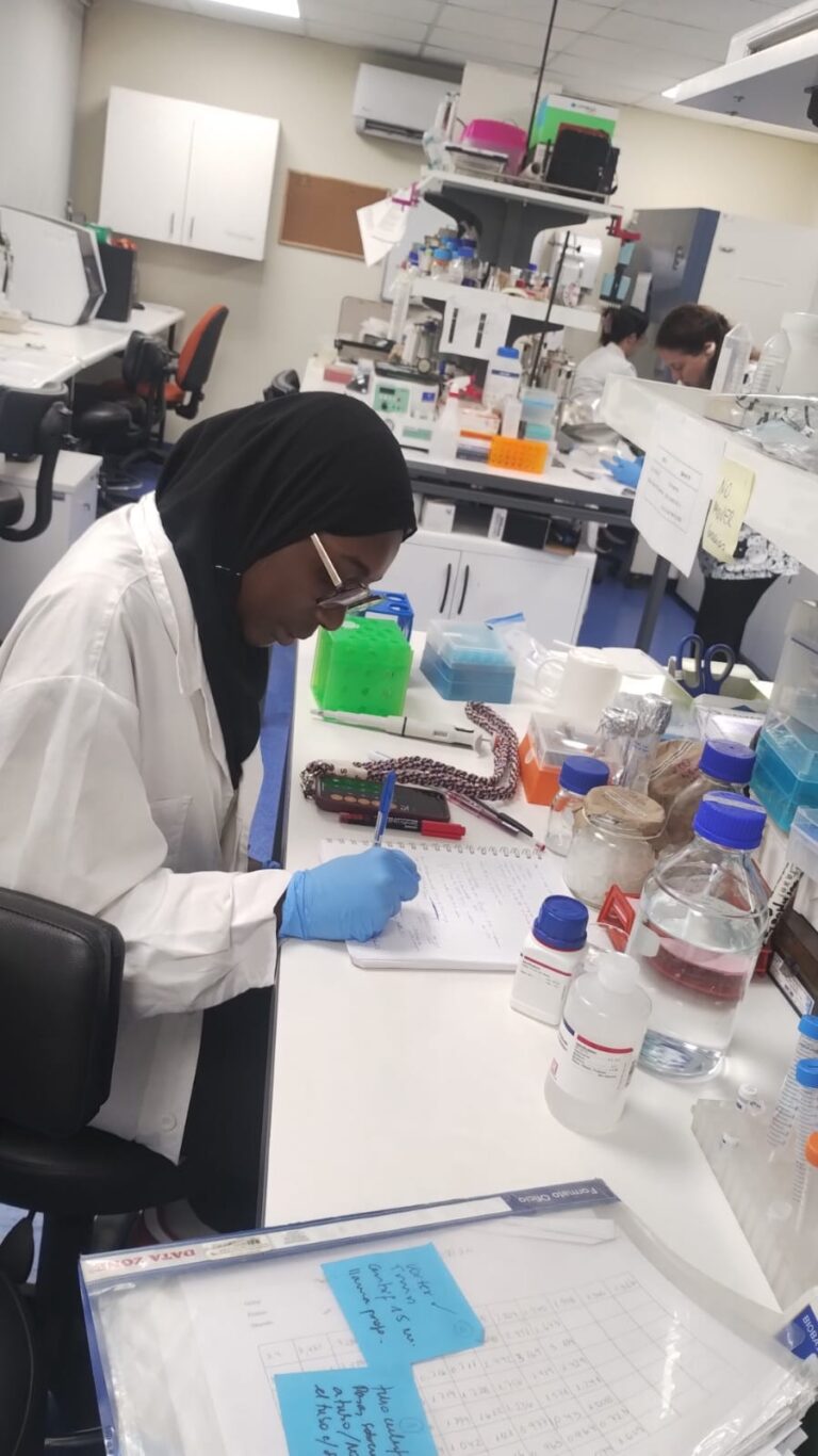 Pasantía internacional fortalece investigación en One Health en UDLA