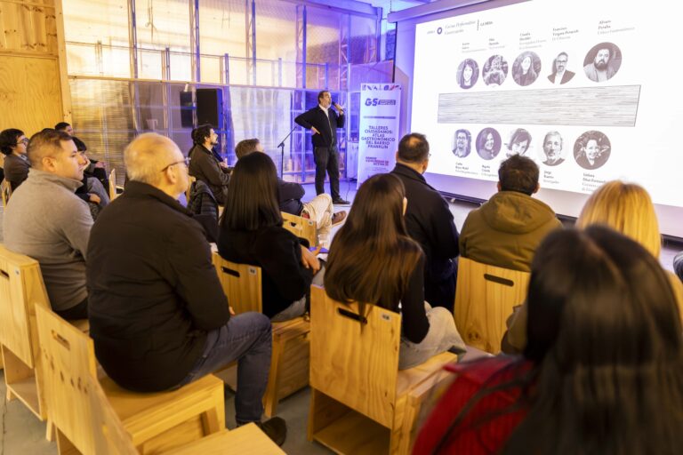 Académicos de UDLA lanzan proyecto para realizar un Atlas gastronómico del Barrio Franklin