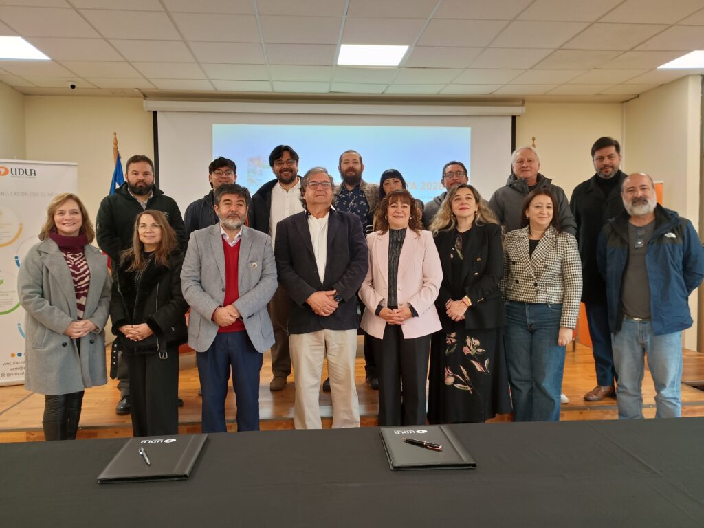 La firma del convenio para crear el Conservatorio EncontrArte se realizó en el Campus Los Castaños de UDLA.