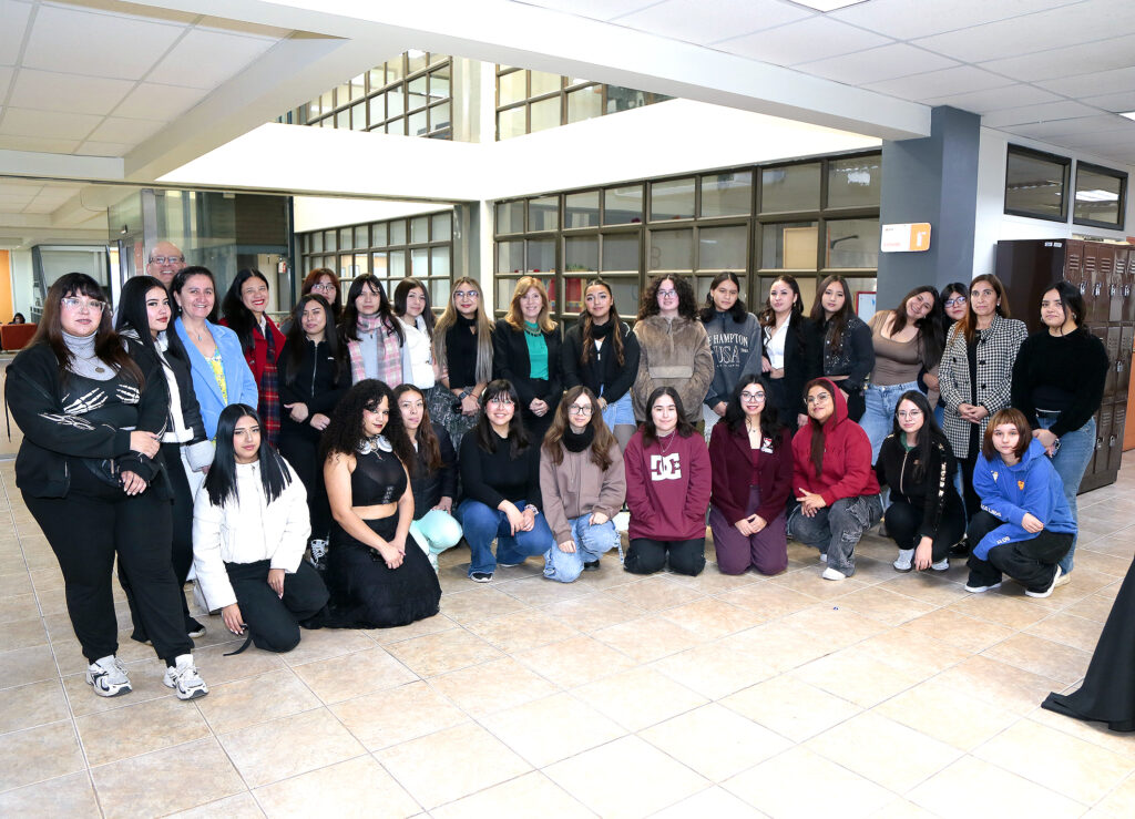 Estudiantes y expositoras del evento de Networking