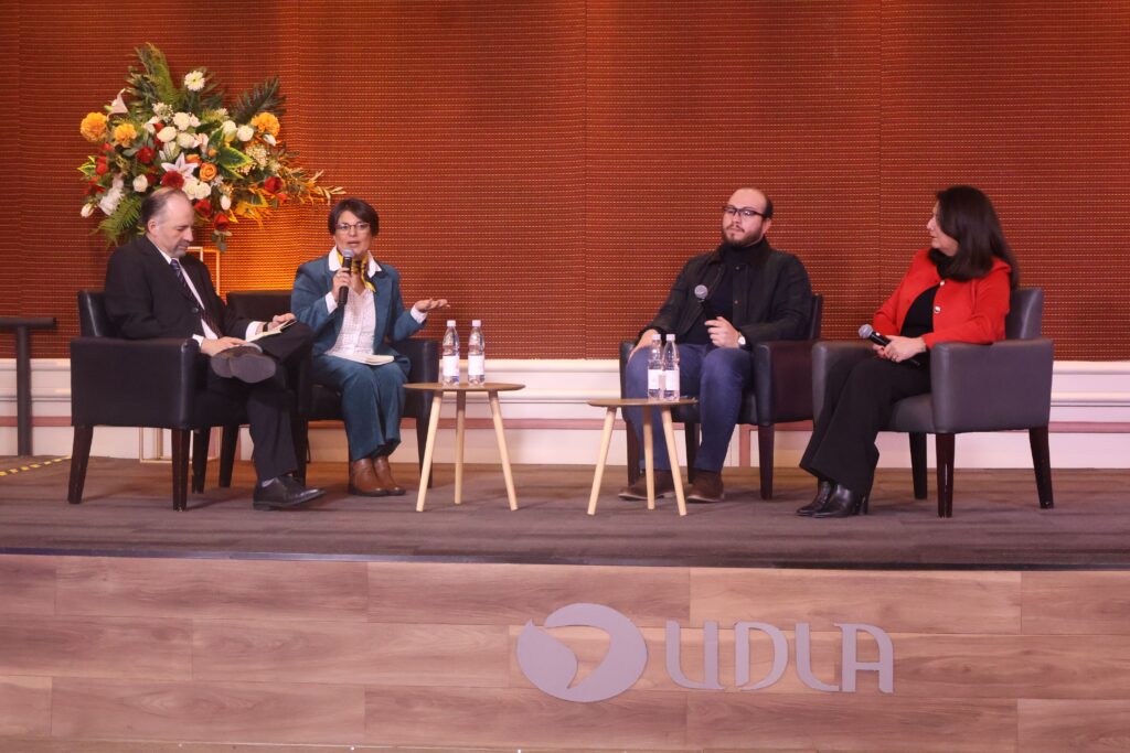 Escuela de Auditoría UDLA realizó seminario sobre investigación contable e Inteligencia Artificial