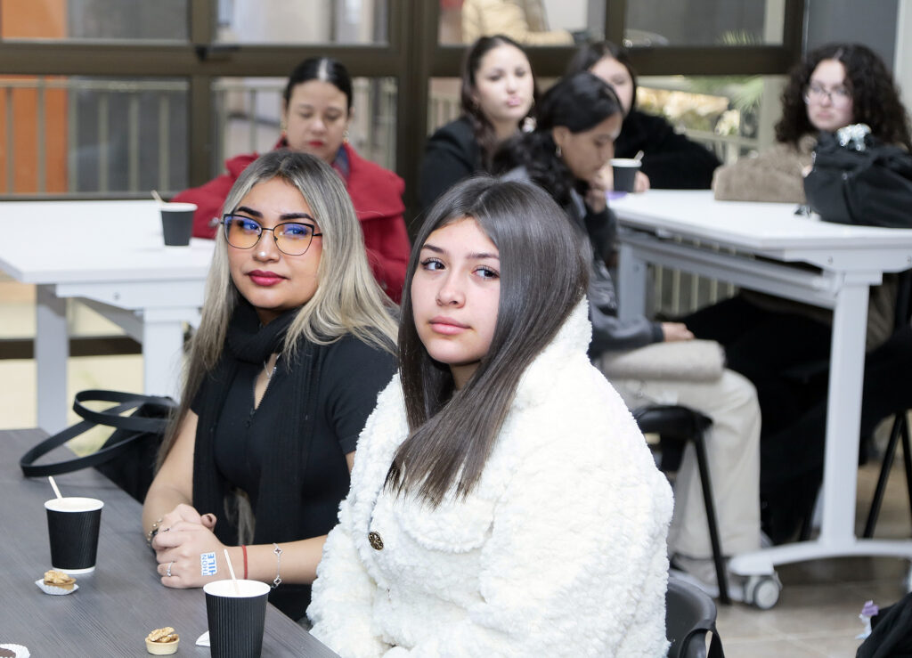 Estudiantes en el evento de Networking