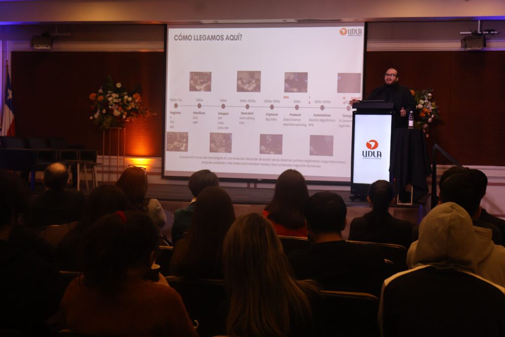 Escuela de Auditoría UDLA realizó seminario sobre investigación contable e Inteligencia Artificial