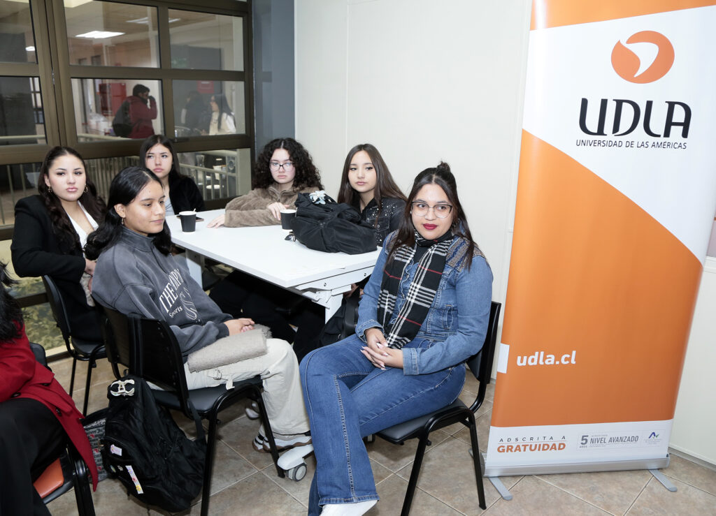 Estudiantes en el evento de Networking