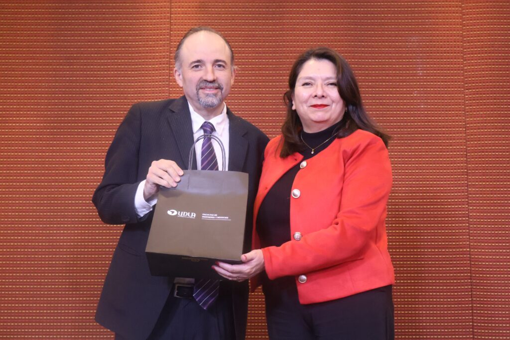 Escuela de Auditoría UDLA realizó seminario sobre investigación contable e Inteligencia Artificial