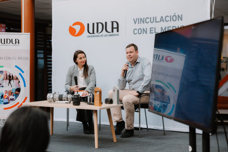 Sede Concepción de UDLA celebra el Mes del Mar con exposición fotográfica sobre la Antártica chilena