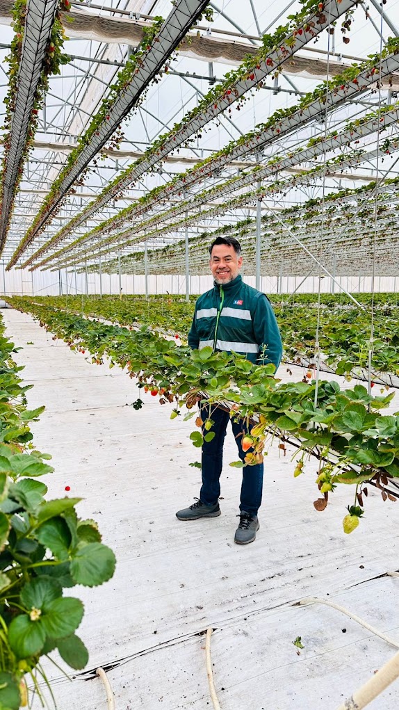 Egresado de la FAVA Fernando Torres destaca por  su compromiso con la agricultura y las comunidades