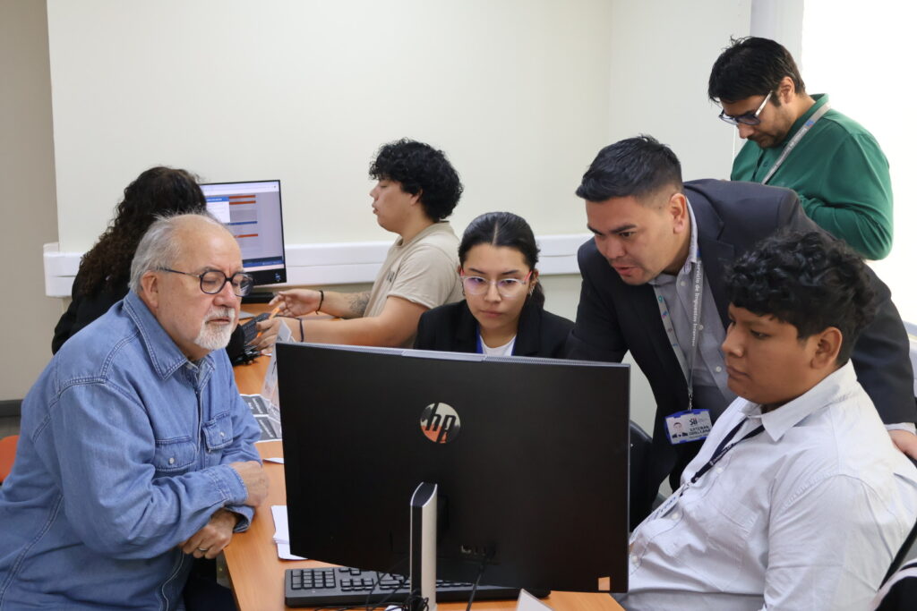 Atención de contribuyentes en UDLA, con apoyo del SII