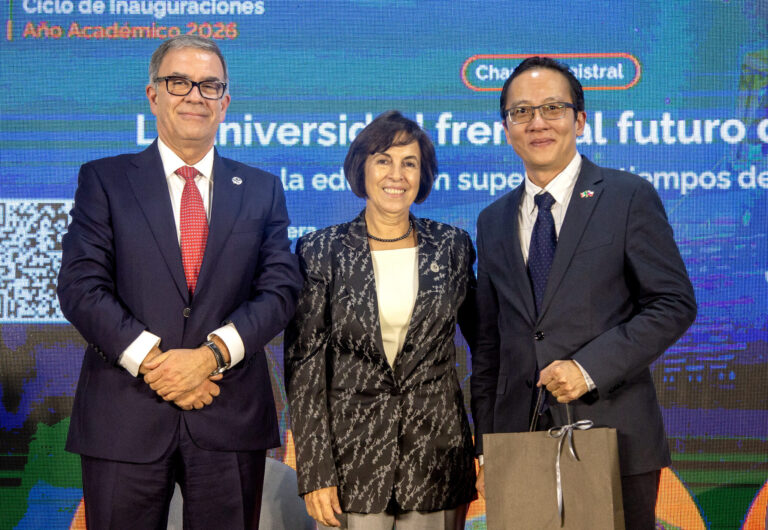 UDLA inaugura Año Académico 2026 con la presentación de innovador proyecto curricular y análisis global