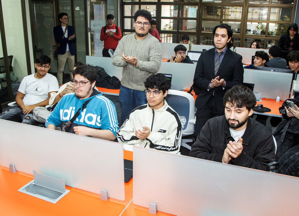 Participantes de la Hackatón de IA