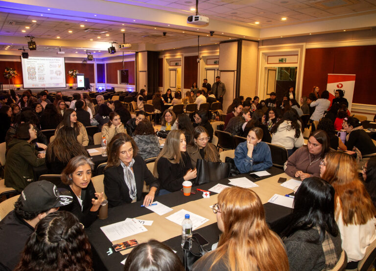 Pedagogía en Educación Básica de UDLA marca un hito de colaboración entre universidades que impulsan modelos formativos basados en la práctica