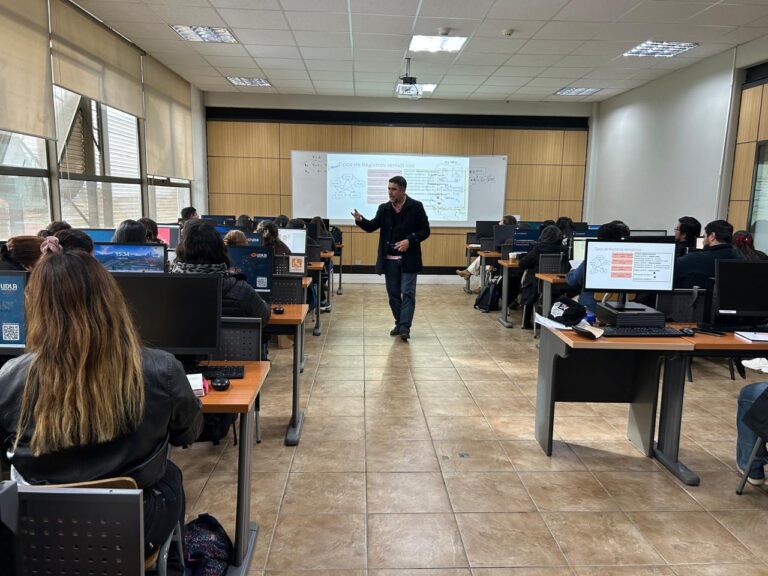 IMFE de UDLA inicia ciclo de talleres para profesores de matemática de cuatro comunas del Biobío