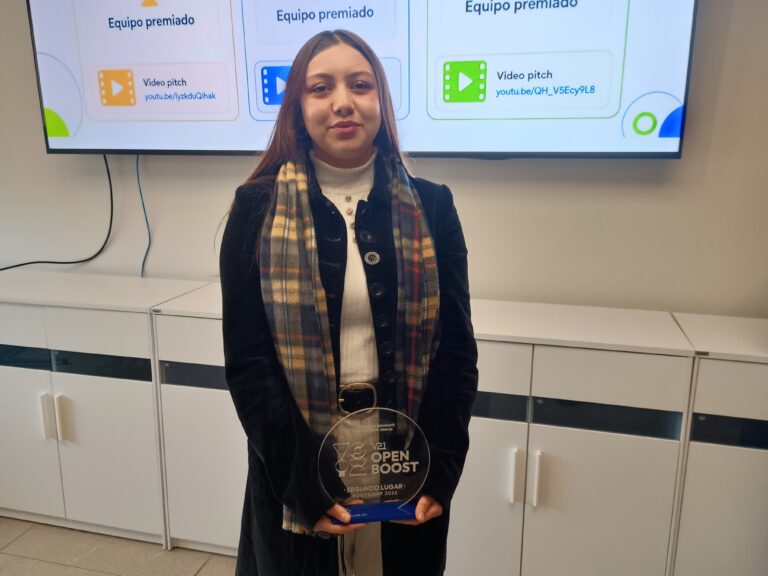Estudiante de UDLA obtiene segundo lugar en bootcamp de innovación del V21 Open Fest 2026
