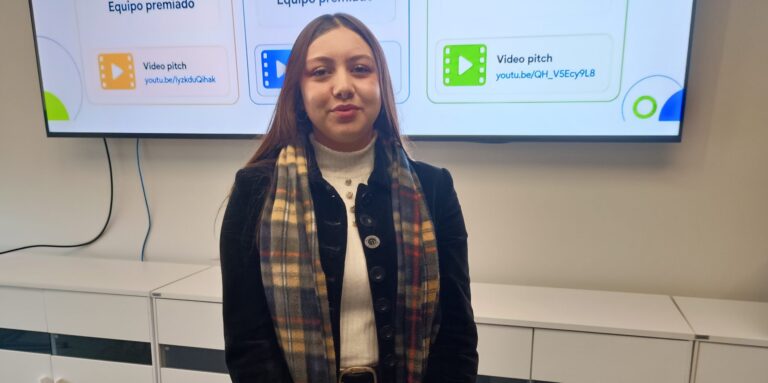 Estudiante de UDLA obtiene segundo lugar en bootcamp de innovación del V21 Open Fest 2026