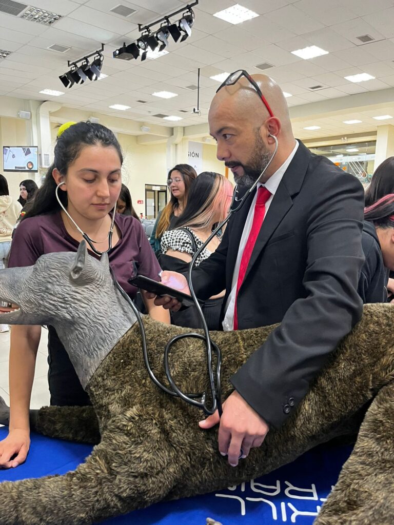 Simulación cardiológica veterinaria en UDLA