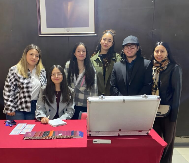 Estudiantes de Traducción e Interpretación en Inglés de UDLA participan en el XI Congreso Internacional de Fisioterapia en Salud Mental