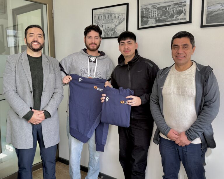Capitanes de selecciones deportivas de UDLA Sede Concepción recibieron reconocimiento institucional