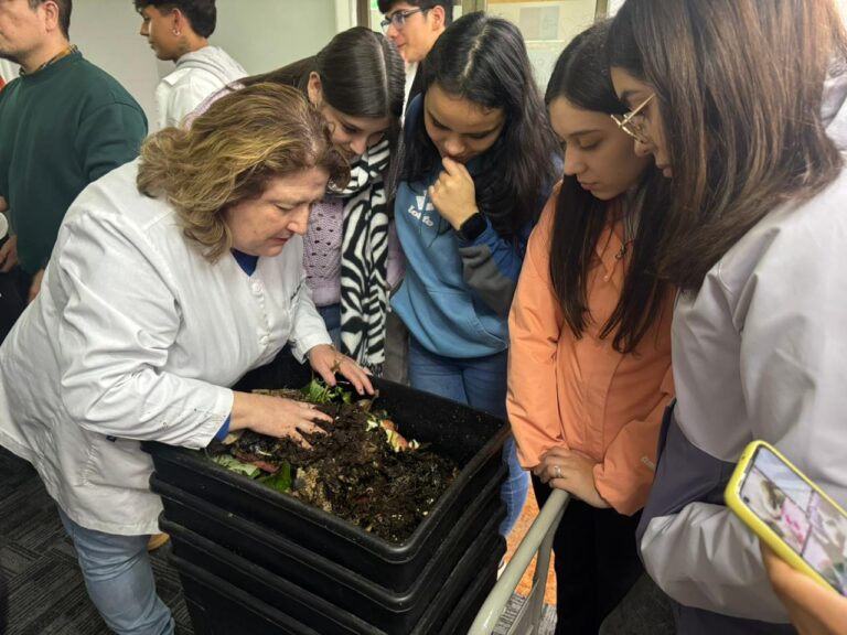 Instituto de Ciencias Naturales de Sede Concepción de UDLA realiza feria y taller en el marco del proyecto Cascada Ambiental