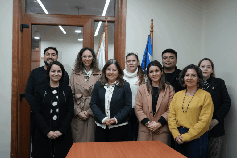 SLEP Santiago Centro y UDLA sellan alianza para fortalecer la formación de futuros docentes en la educación pública