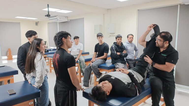 UDLA conmemora el Día del Kinesiólogo con talleres académicos y actividades recreativas en Campus La Florida