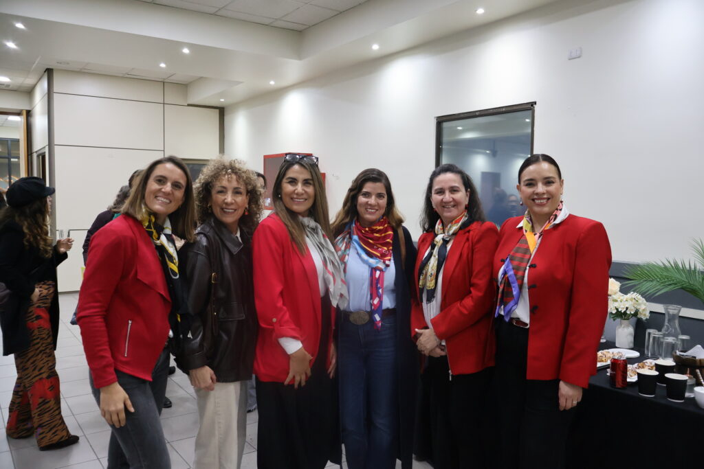 Redmad refuerza redes de liderazgo femenino en actividad realizada junto a UDLA