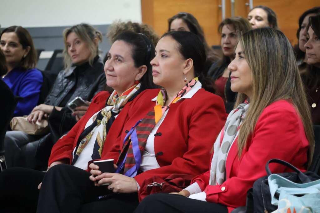 Redmad refuerza redes de liderazgo femenino en actividad realizada junto a UDLA