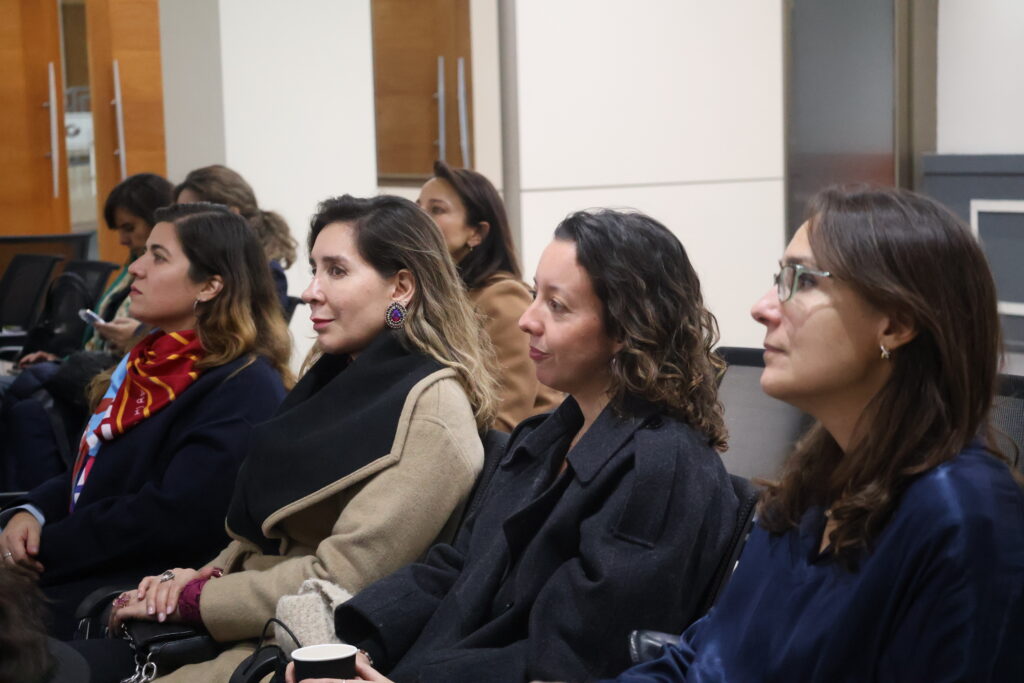 Redmad refuerza redes de liderazgo femenino en actividad realizada junto a UDLA