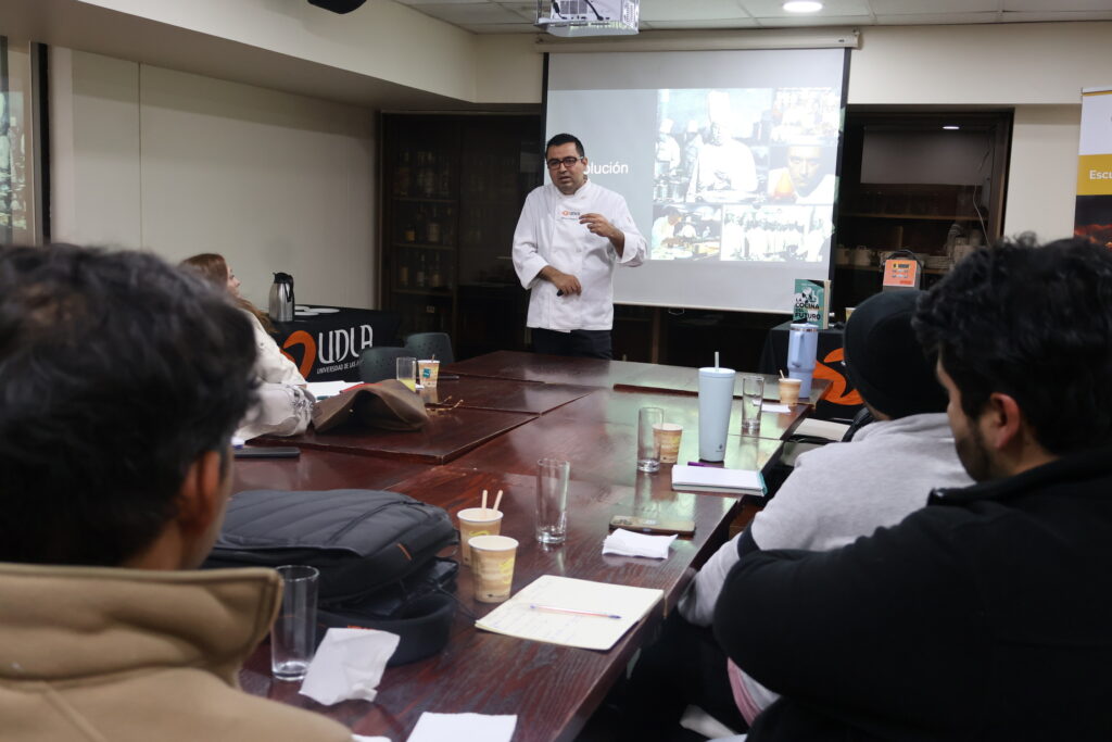 Académicos de UDLA impulsan taller para fortalecer emprendimientos gastronómicos en alianza con Sercotec