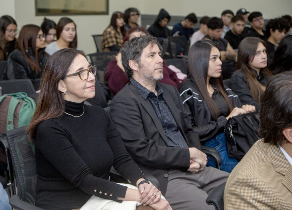 Escuela de Ingeniería Comercial UDLA realiza charla magistral sobre gestión de personas en Metro de Santiago