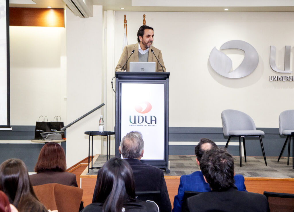 Escuela de Ingeniería Comercial UDLA realiza charla magistral sobre gestión de personas en Metro de Santiago