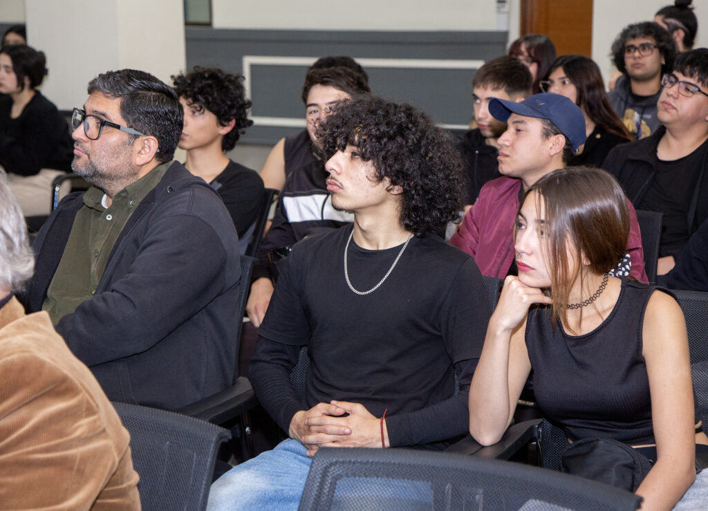 Escuela de Ingeniería Comercial UDLA realiza charla magistral sobre gestión de personas en Metro de Santiago