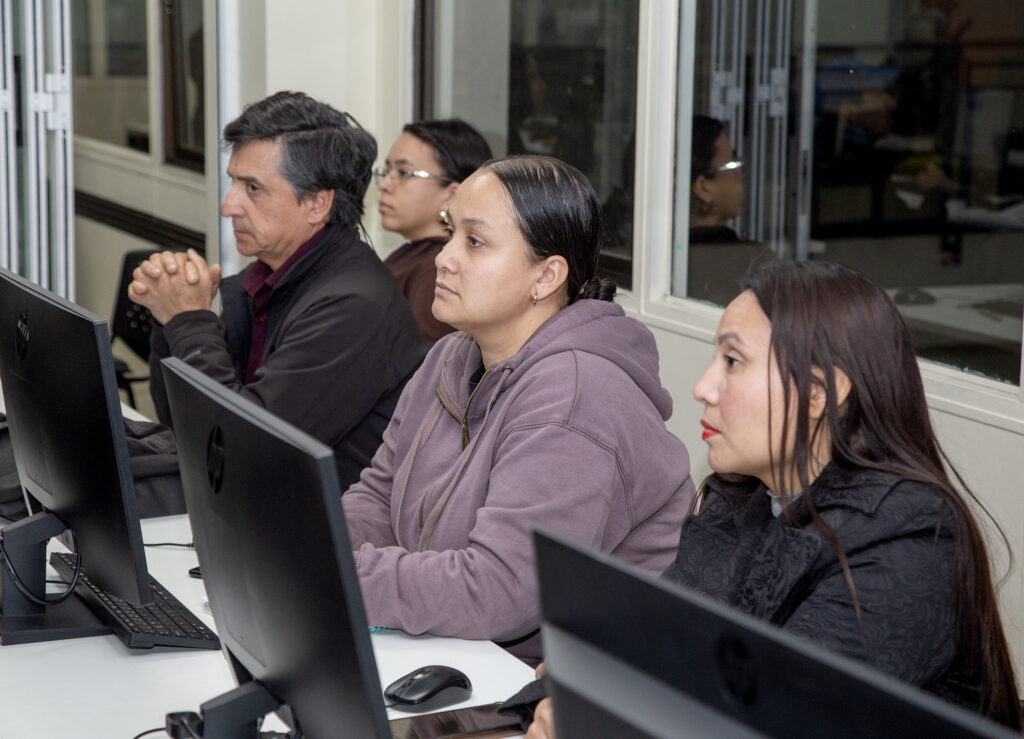 un taller de educación financiera dirigido a vecinos de la comuna de Santiago