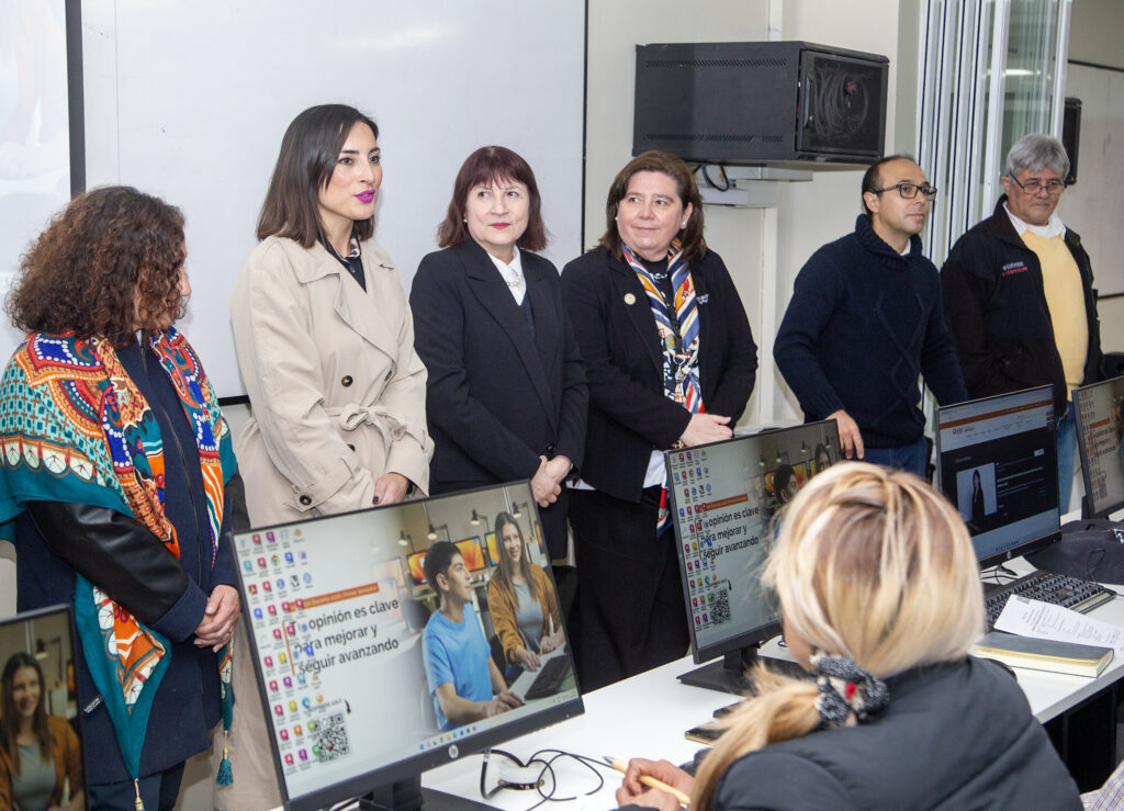 un taller de educación financiera dirigido a vecinos de la comuna de Santiago