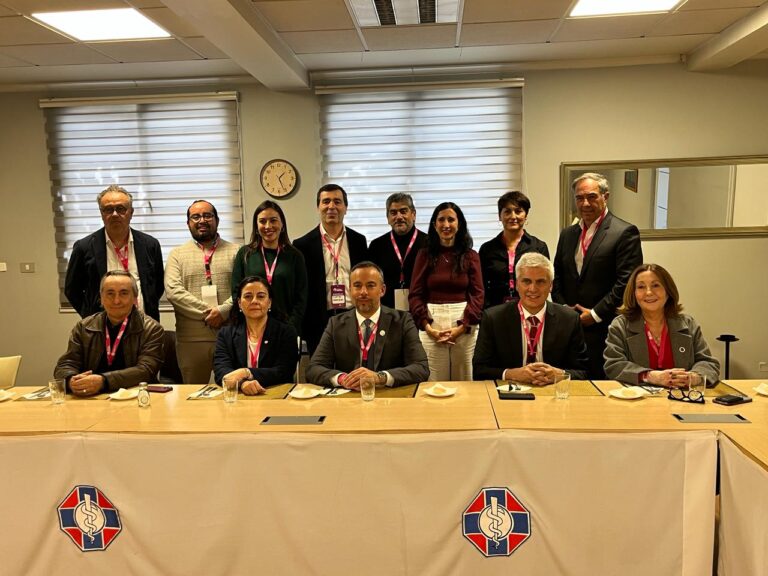Decano Osvaldo Artaza representa a UDLA en congreso sobre el futuro de la medicina y transformación digital