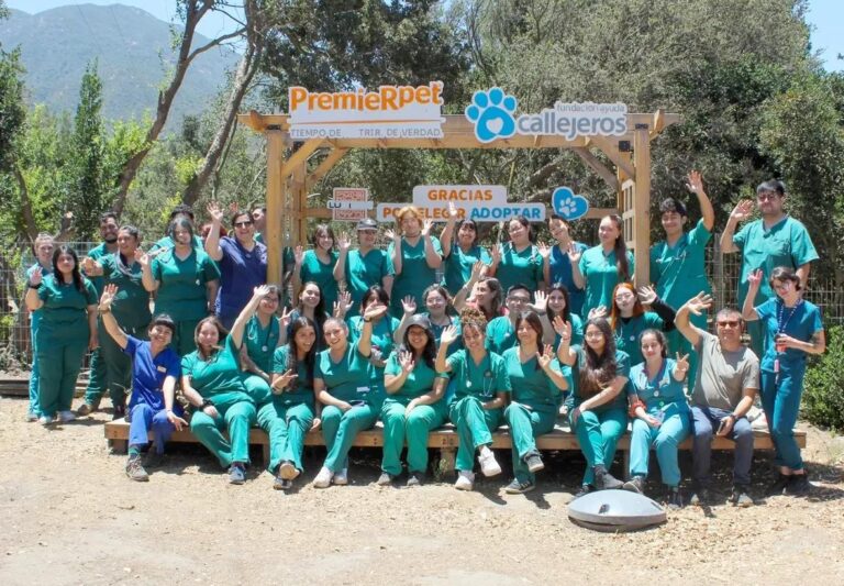 Estudiantes de Medicina Veterinaria UDLA participan en operativos junto a municipios y programas Prodesal 