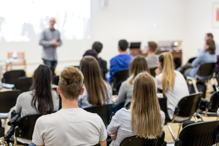 Cerca de 100 académicos participan del Ciclo de Webinars en Docencia Universitaria