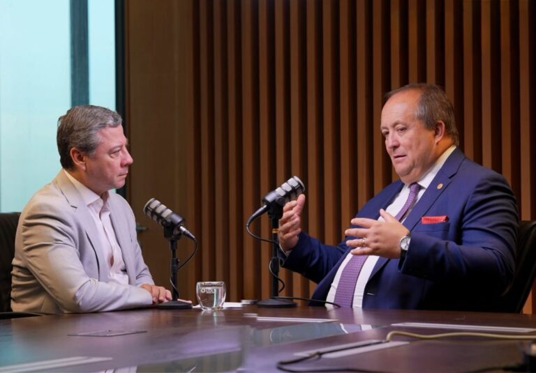 Fiscal Nacional Ángel Valencia es entrevistado en Podcast “Diálogos Ciudadanos” de FACOM