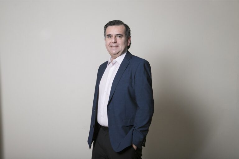 Director de Carrera de Trabajo Social de Sede Viña del Mar expone en congreso colombiano y participa en podcast de República Dominicana