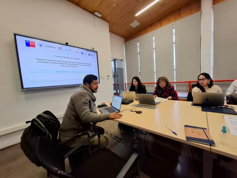 Académica de la Facultad de Educación participa en jornada interuniversitaria de transferencia de resultados de proyecto Fondecyt Regular