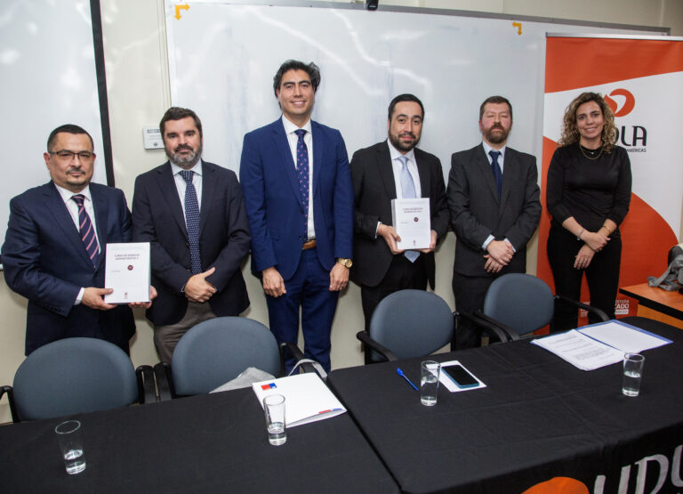Facultad de Derecho de Universidad de Las Américas presenta el libro Derecho Administrativo del profesor Gabriel Celis