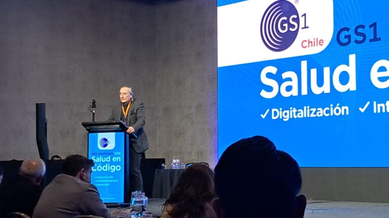 Decano Osvaldo Artaza participa en jornada de salud organizada por GS1 Healthcare