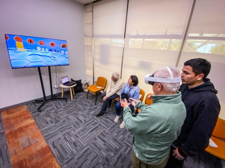 Académico de Sede Concepción de UDLA impulsa investigación que utiliza realidad virtual para prevenir caídas en personas mayores