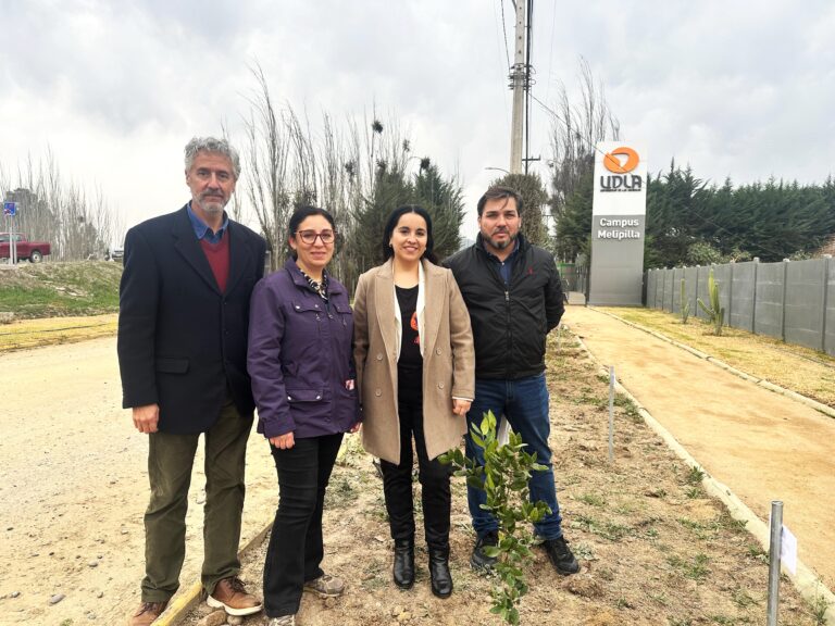 Campus Melipilla recibe donación de 40 árboles de parte de la empresa Superfruit
